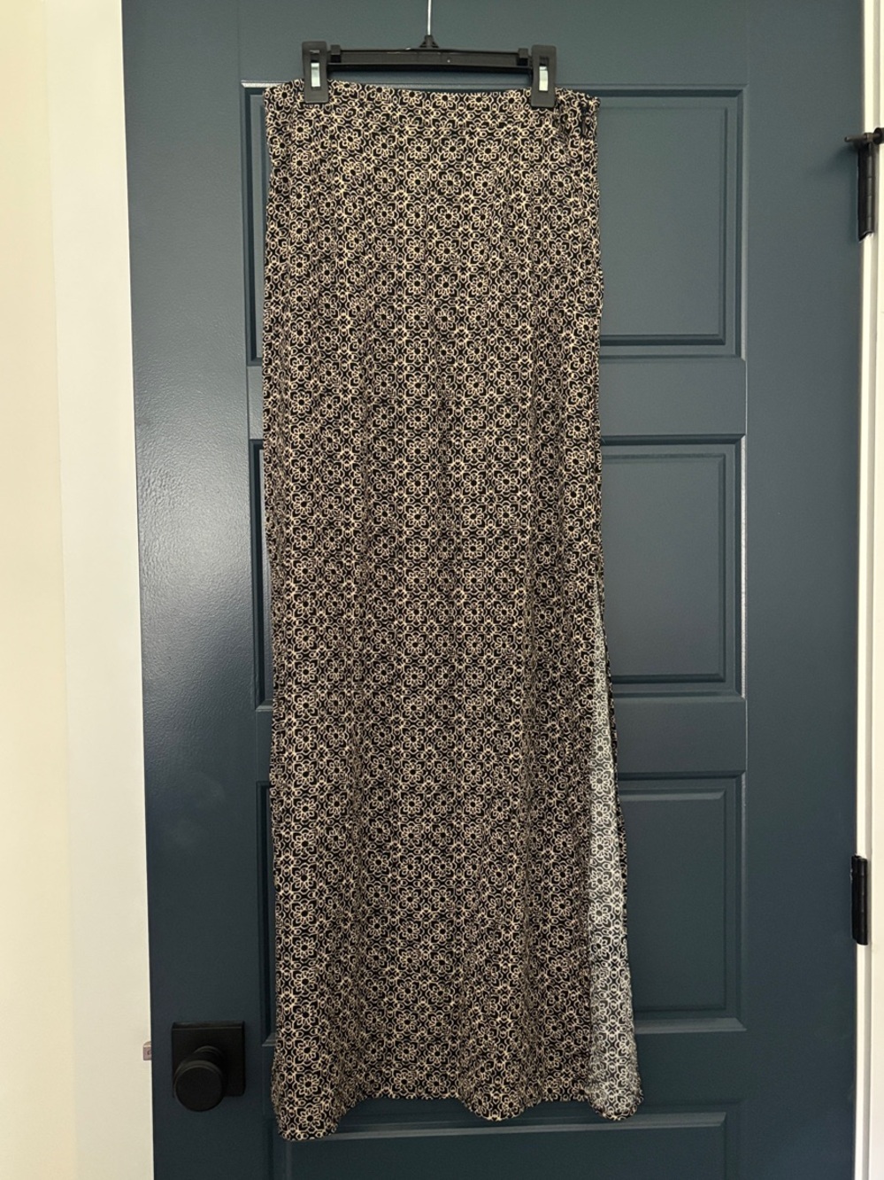 Forever 21 Black and Cream Geometric Maxi Skirt